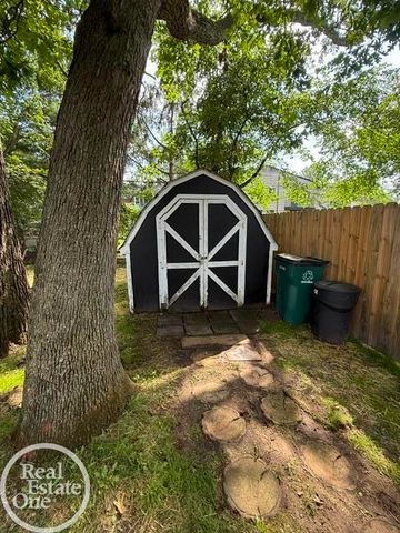 628 E Drayton Street, Ferndale, MI 48220
