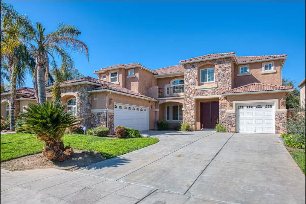 2862 E Salem Avenue, Fresno, CA 93720