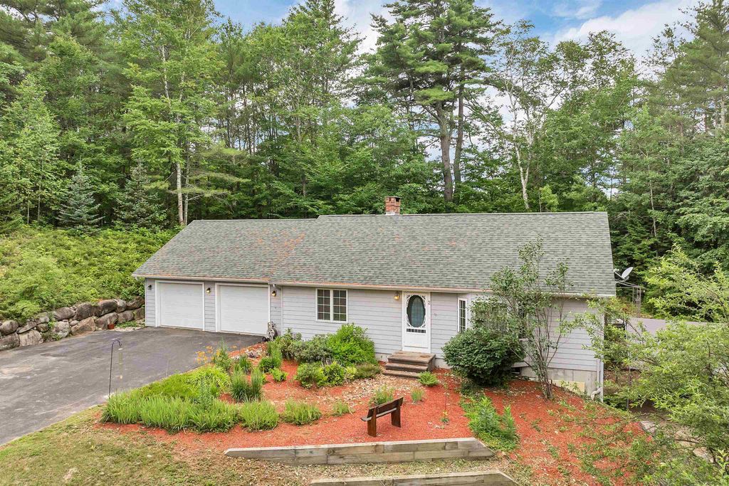 2 Oak Leaf Avenue, Tuftonboro, NH 03816