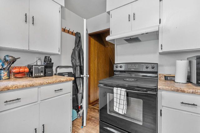 1427 W COLLEGE AVENUE, Appleton, WI 54914