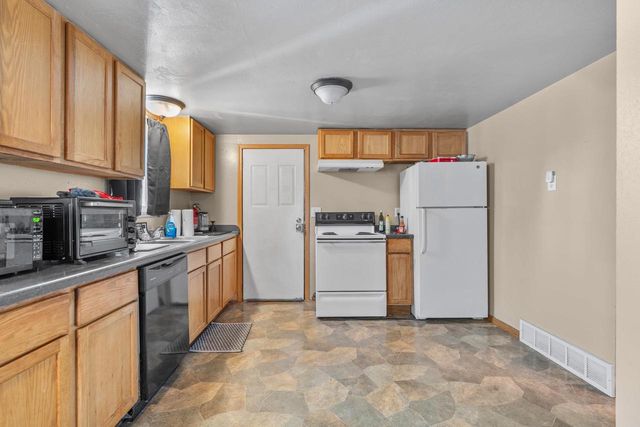 1427 W COLLEGE AVENUE, Appleton, WI 54914