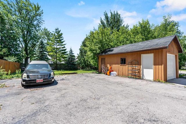 1427 W COLLEGE AVENUE, Appleton, WI 54914