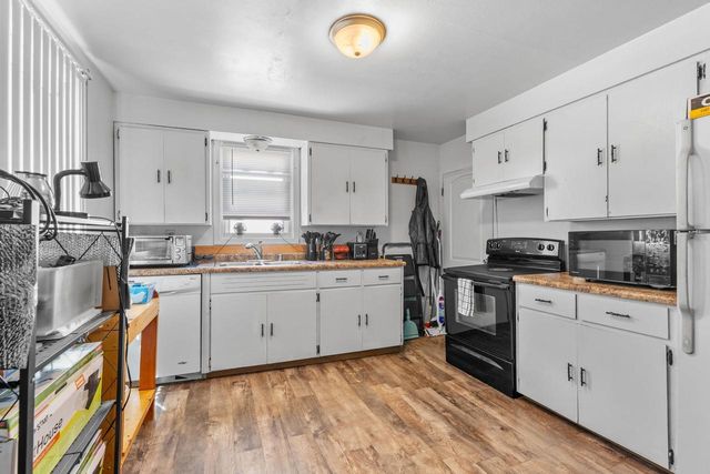 1427 W COLLEGE AVENUE, Appleton, WI 54914