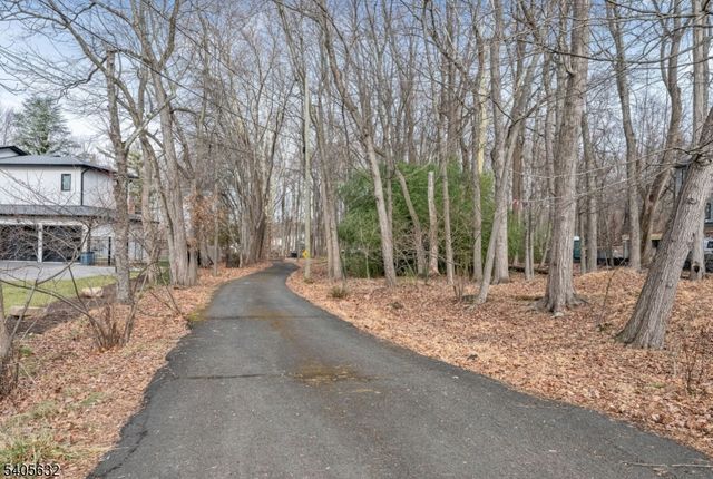 155 Hickory Ln, Closter Boro, NJ 07624