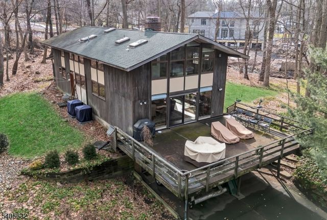 155 Hickory Ln, Closter Boro, NJ 07624