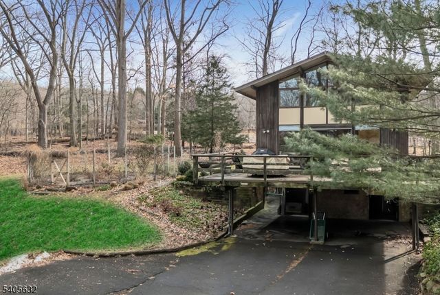 155 Hickory Ln, Closter Boro, NJ 07624