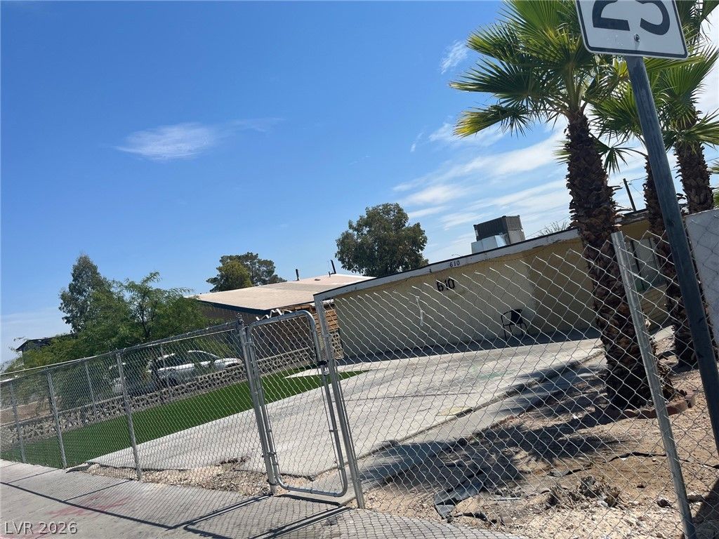 610 North 11th Street, Las Vegas, NV 89101