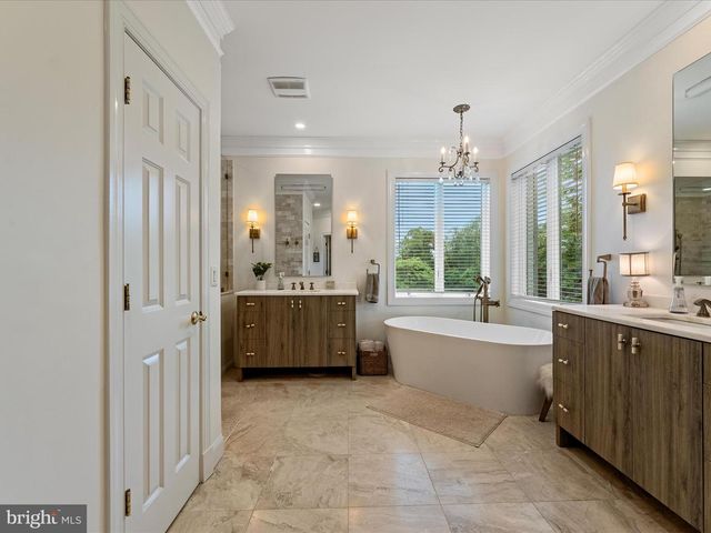 40671 HANNAH DR, Waterford, VA 20197