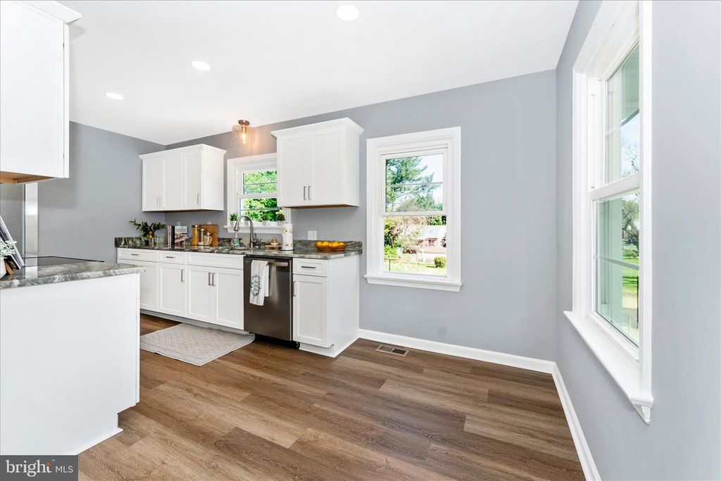 Image 10 of property listing at 20008 GILBERT HILLS DR, Hagerstown, MD 21742