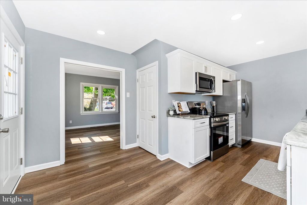Image 11 of property listing at 20008 GILBERT HILLS DR, Hagerstown, MD 21742