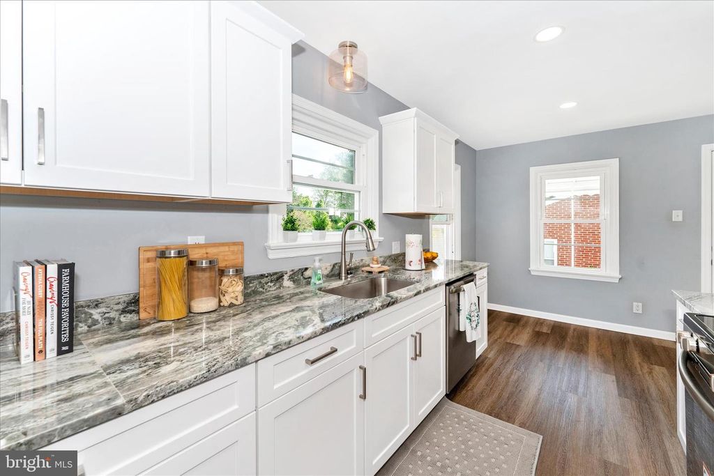 Image 15 of property listing at 20008 GILBERT HILLS DR, Hagerstown, MD 21742