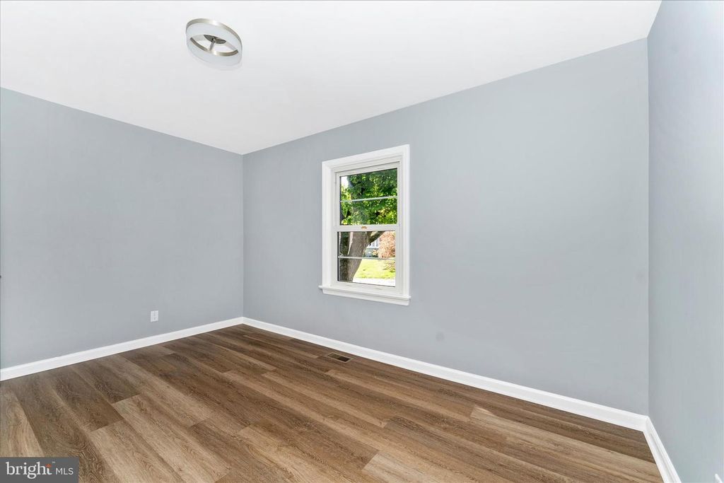 Image 20 of property listing at 20008 GILBERT HILLS DR, Hagerstown, MD 21742