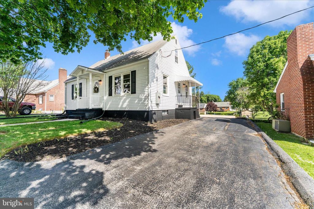 Image 38 of property listing at 20008 GILBERT HILLS DR, Hagerstown, MD 21742