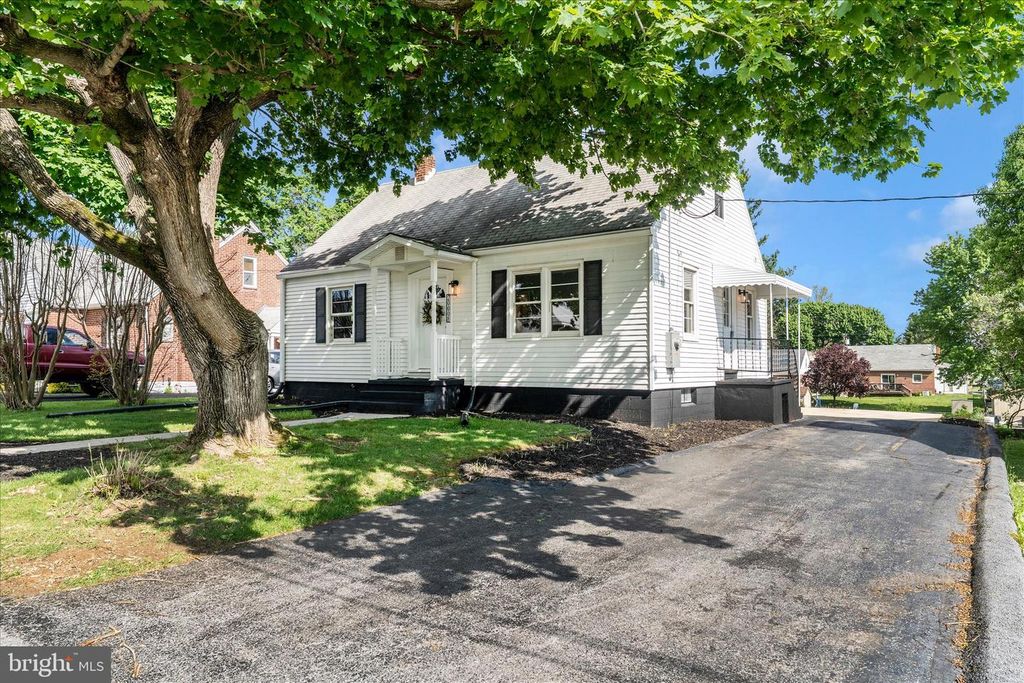 Image 39 of property listing at 20008 GILBERT HILLS DR, Hagerstown, MD 21742