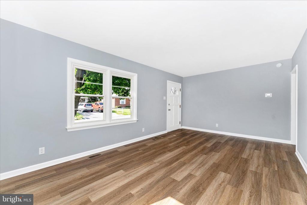 Image 5 of property listing at 20008 GILBERT HILLS DR, Hagerstown, MD 21742