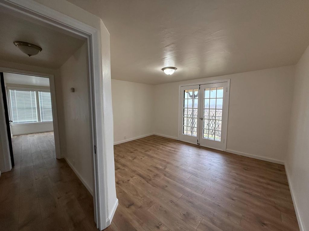 Image 10 of property listing at 10608 S Zediker, Parlier, CA 93648