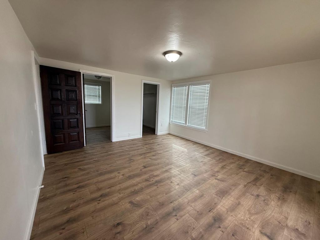 Image 14 of property listing at 10608 S Zediker, Parlier, CA 93648