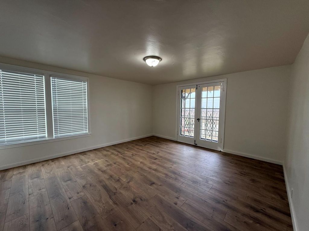 Image 16 of property listing at 10608 S Zediker, Parlier, CA 93648