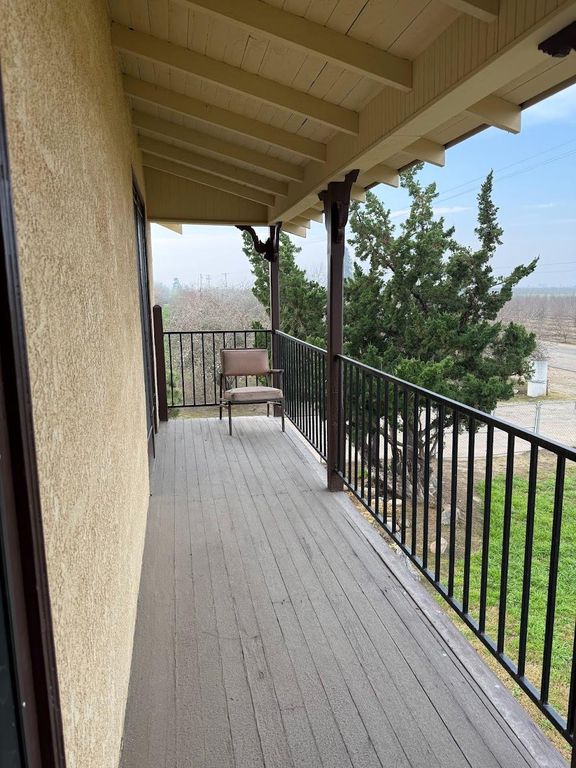 Image 19 of property listing at 10608 S Zediker, Parlier, CA 93648