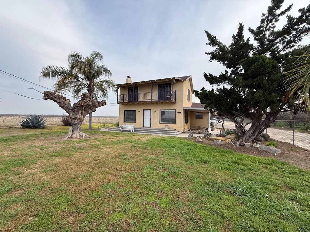 Image 2 of property listing at 10608 S Zediker, Parlier, CA 93648