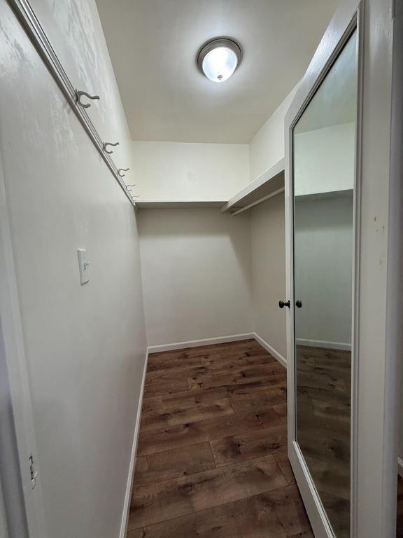 Image 21 of property listing at 10608 S Zediker, Parlier, CA 93648