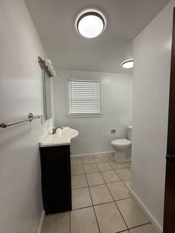 Image 23 of property listing at 10608 S Zediker, Parlier, CA 93648