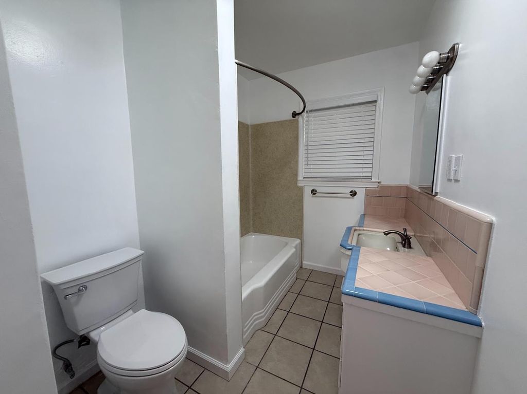 Image 27 of property listing at 10608 S Zediker, Parlier, CA 93648