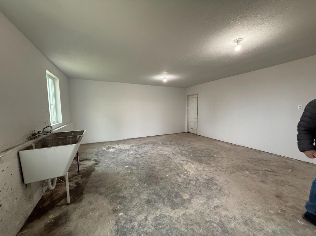 Image 28 of property listing at 10608 S Zediker, Parlier, CA 93648