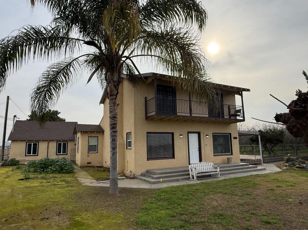 Image 3 of property listing at 10608 S Zediker, Parlier, CA 93648