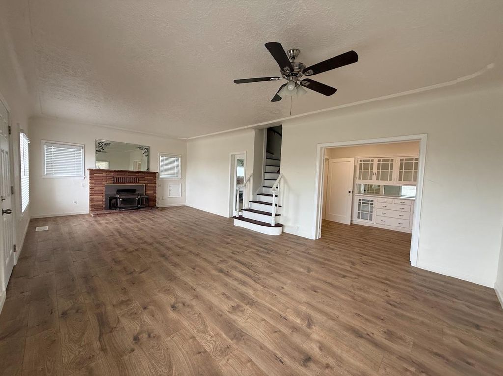 Image 4 of property listing at 10608 S Zediker, Parlier, CA 93648