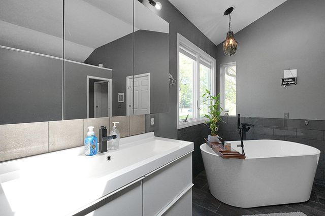 1108 W Church Street, Newark, OH 43055