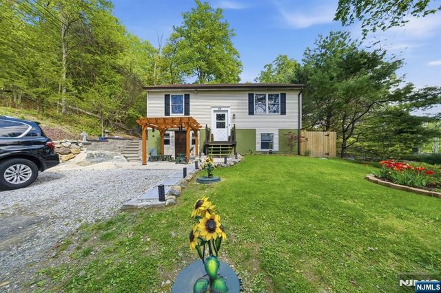414 Macopin Road, West Milford, NJ 07480