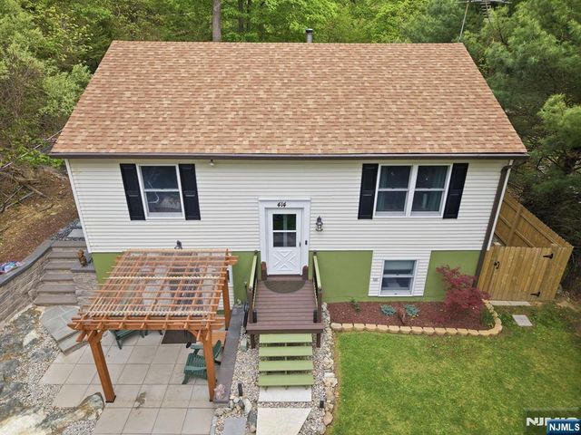 414 Macopin Road, West Milford, NJ 07480
