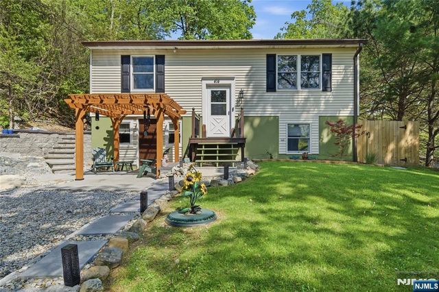 414 Macopin Road, West Milford, NJ 07480