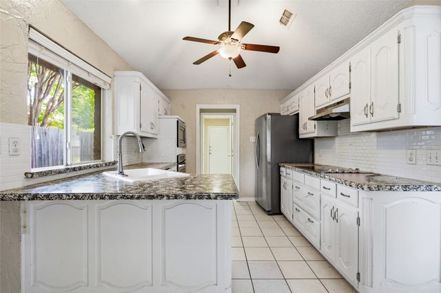 3812 Gentle Springs Drive, Arlington, TX 76001