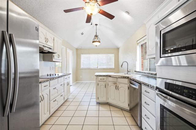 3812 Gentle Springs Drive, Arlington, TX 76001