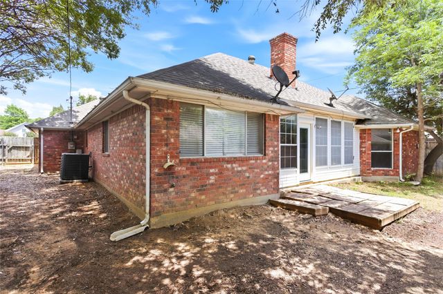 3812 Gentle Springs Drive, Arlington, TX 76001