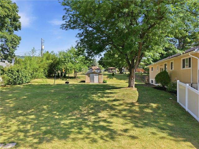 1121 Oakhurst Drive, Slatington Boro, PA 18080