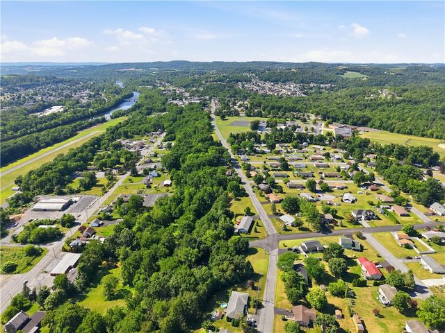 1121 Oakhurst Drive, Slatington Boro, PA 18080