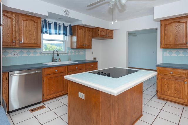 12 Charlo Drive, Hurricane, WV 25526