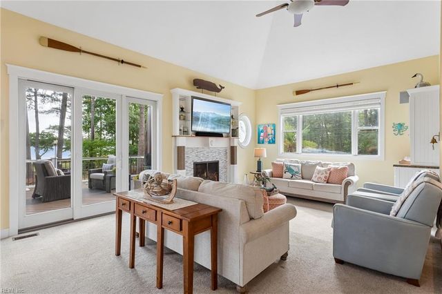 109 Vreeland DR, Yorktown, VA 23692