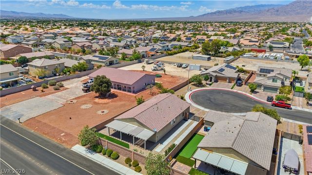 4831 Shady Chestnut Court, Las Vegas, NV 89131