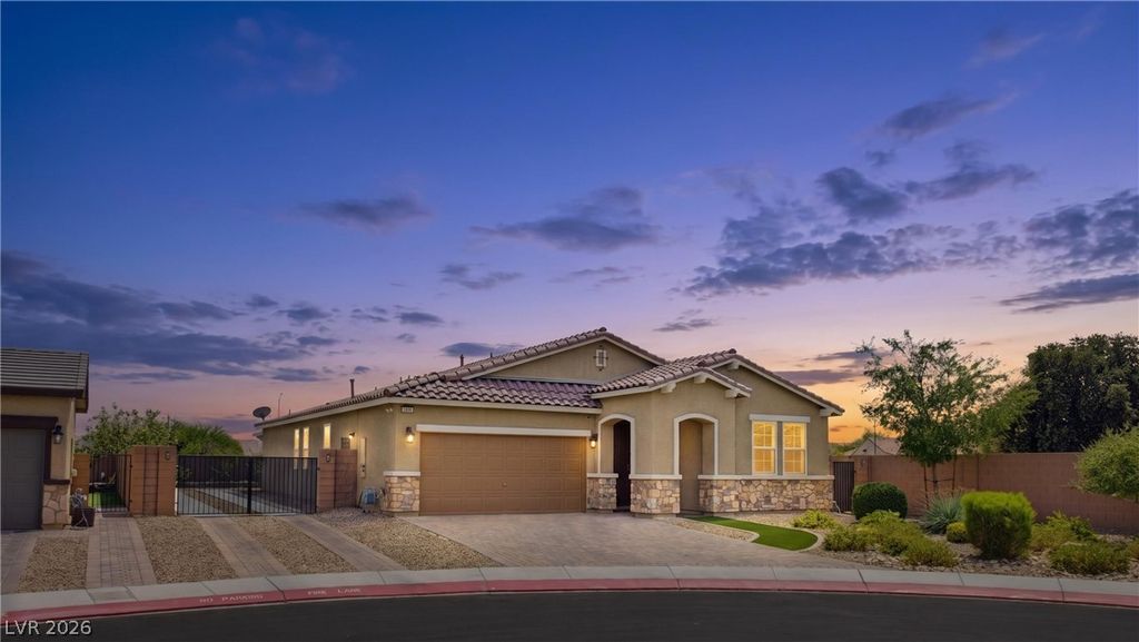 4831 Shady Chestnut Court, Las Vegas, NV 89131