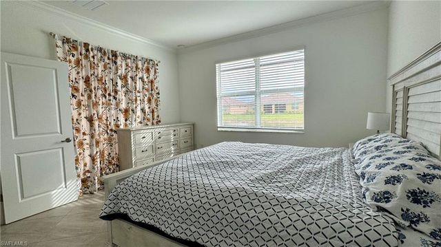 2066 Tamarron LN, Naples, FL 34120
