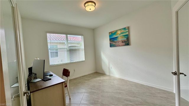 2066 Tamarron LN, Naples, FL 34120