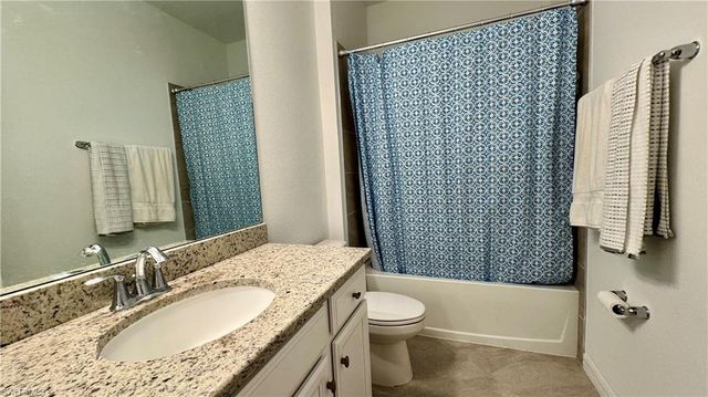 2066 Tamarron LN, Naples, FL 34120