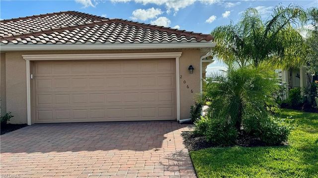 2066 Tamarron LN, Naples, FL 34120