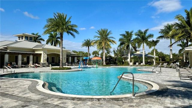 2066 Tamarron LN, Naples, FL 34120