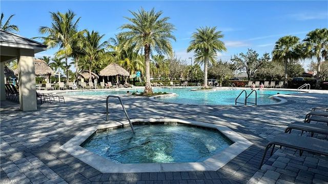 2066 Tamarron LN, Naples, FL 34120