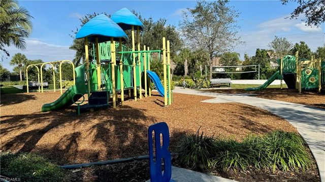 2066 Tamarron LN, Naples, FL 34120